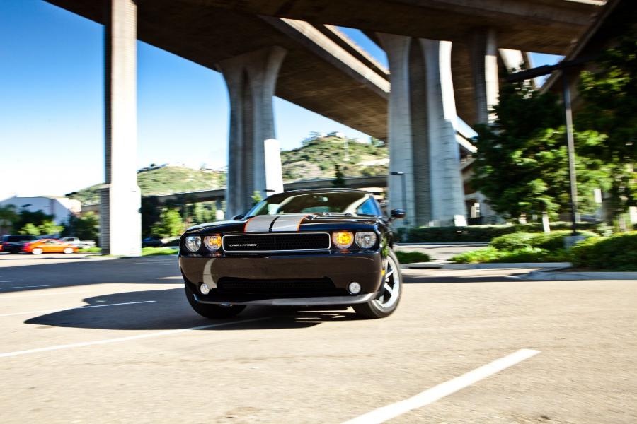  Dodge Challenger R/T 2011 года  (фото 16 из 28)